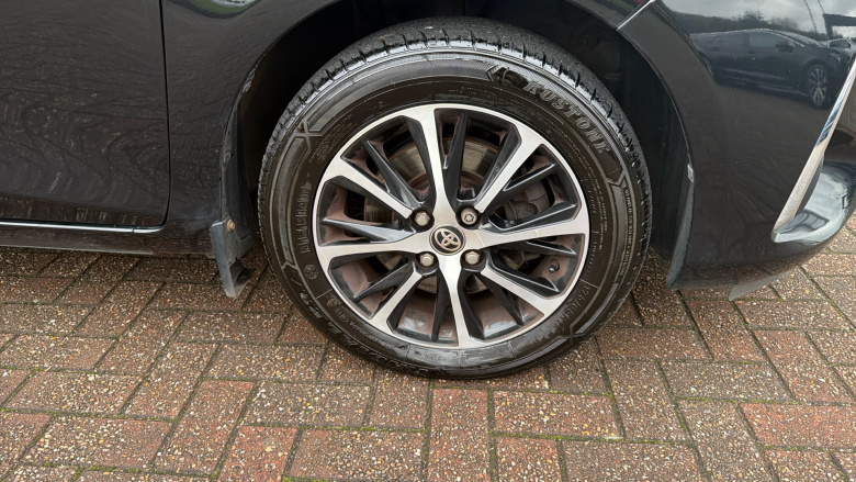 Toyota Yaris 1.5 VVT-i Icon Tech 5dr Petrol Hatchback